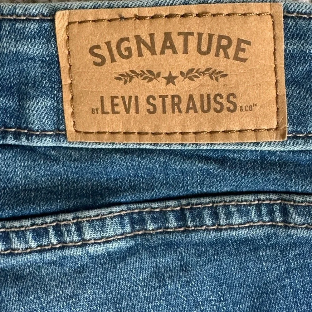 Signature by Levi Strauss High Rise Raw Hem Denim Shorts Blue Casual Size 16 W33